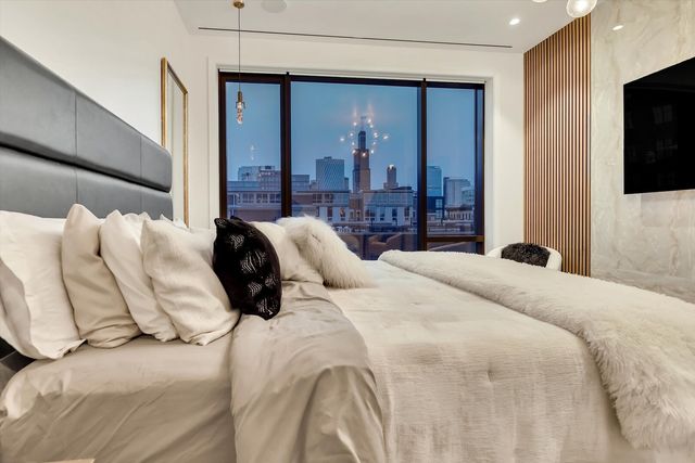 21 N May Street 501, Chicago, IL 60607