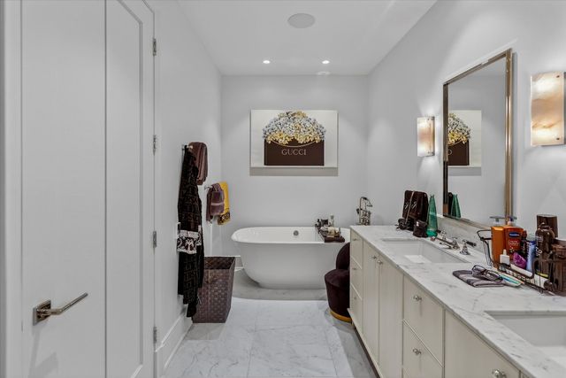 21 N May Street 501, Chicago, IL 60607