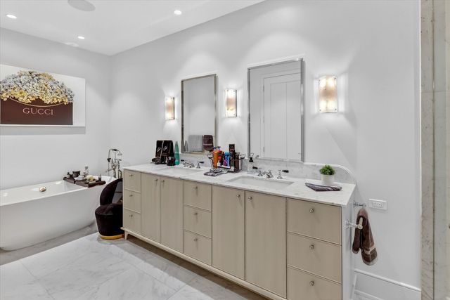 21 N May Street 501, Chicago, IL 60607