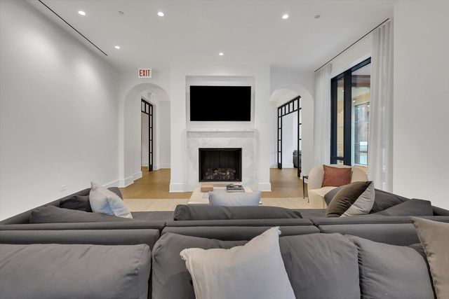 21 N May Street 501, Chicago, IL 60607