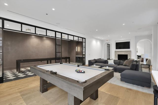 21 N May Street 501, Chicago, IL 60607