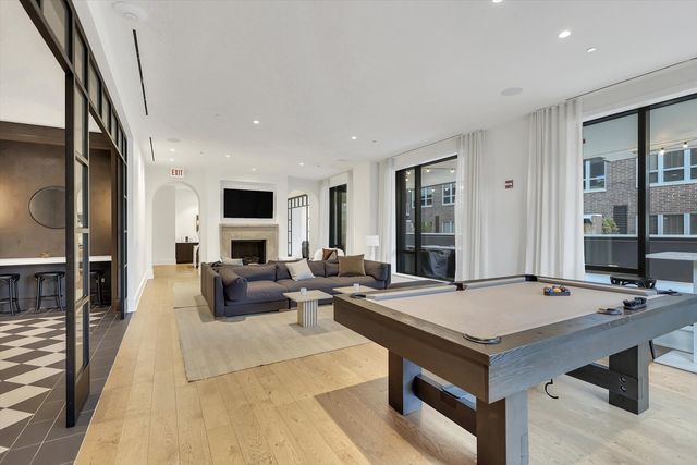 21 N May Street 501, Chicago, IL 60607