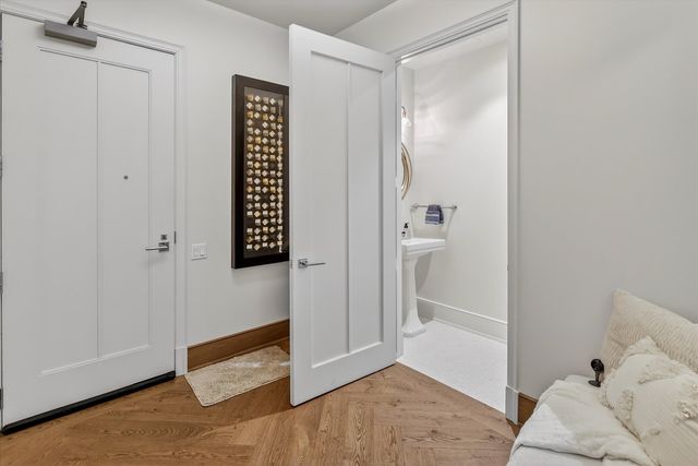 21 N May Street 501, Chicago, IL 60607