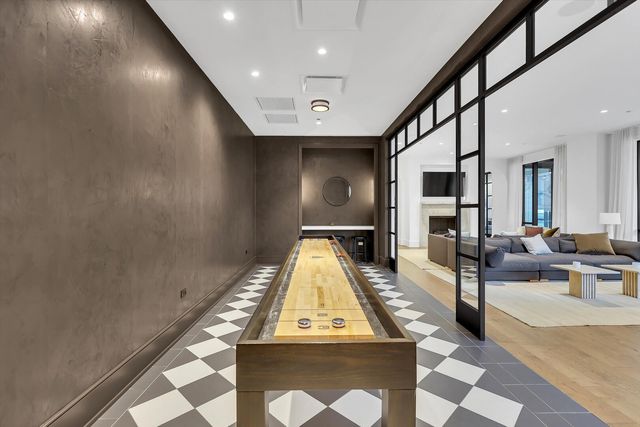 21 N May Street 501, Chicago, IL 60607