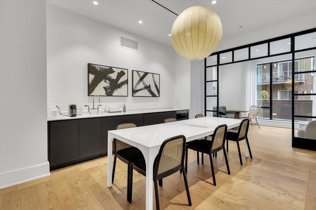 21 N May Street 501, Chicago, IL 60607