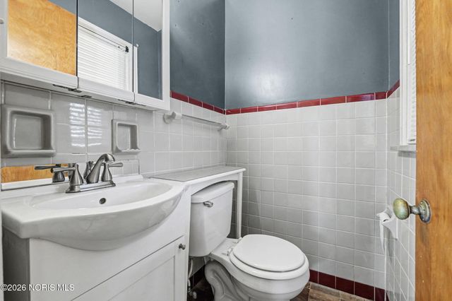 324 W Mcpherson Avenue, Findlay, OH 45840