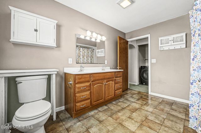 324 W Mcpherson Avenue, Findlay, OH 45840