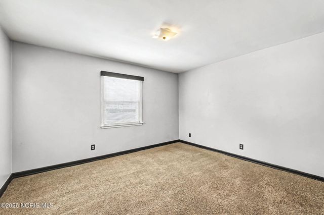 324 W Mcpherson Avenue, Findlay, OH 45840