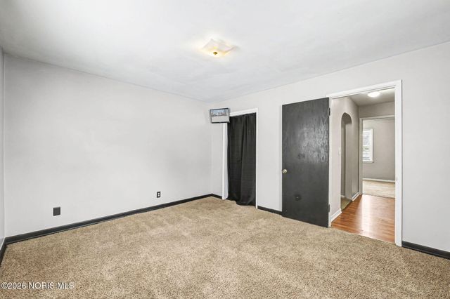 324 W Mcpherson Avenue, Findlay, OH 45840