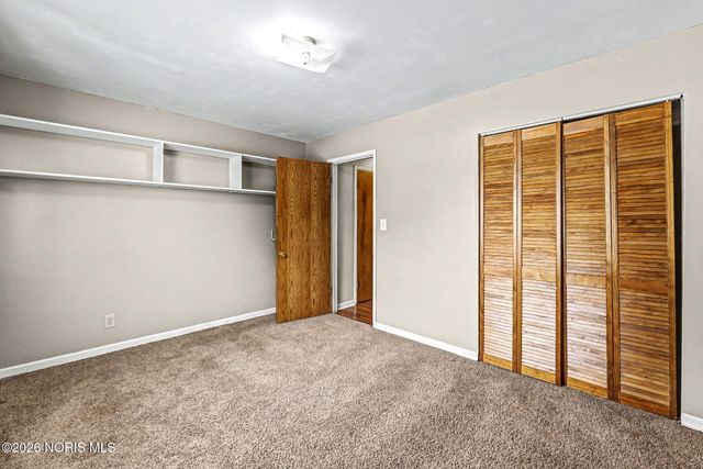 324 W Mcpherson Avenue, Findlay, OH 45840