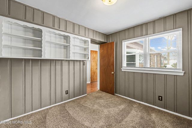 324 W Mcpherson Avenue, Findlay, OH 45840