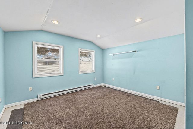 324 W Mcpherson Avenue, Findlay, OH 45840