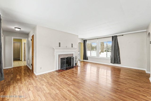 324 W Mcpherson Avenue, Findlay, OH 45840