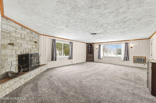 324 W Mcpherson Avenue, Findlay, OH 45840