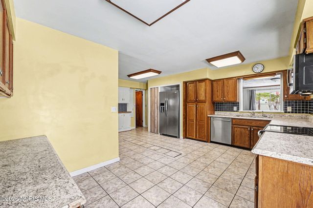 324 W Mcpherson Avenue, Findlay, OH 45840