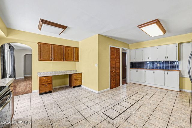 324 W Mcpherson Avenue, Findlay, OH 45840