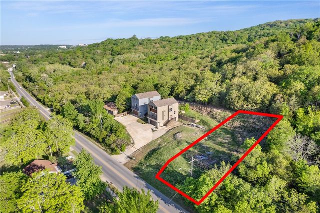 1078 E Huntsville Road, Fayetteville, AR 72701