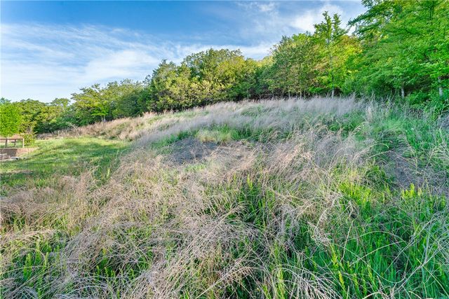 1078 E Huntsville Road, Fayetteville, AR 72701