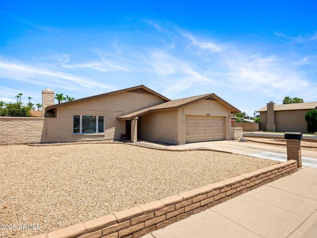 4604 W GARDENIA Avenue, Glendale, AZ 85301