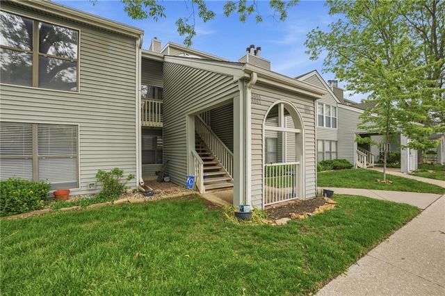 8861 W 106th Terrace, Overland Park, KS 66212