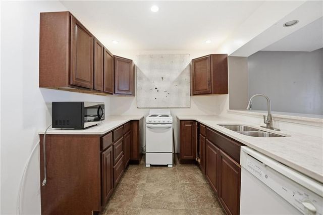 8861 W 106th Terrace, Overland Park, KS 66212