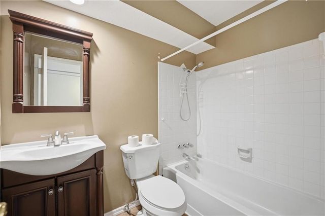 8861 W 106th Terrace, Overland Park, KS 66212