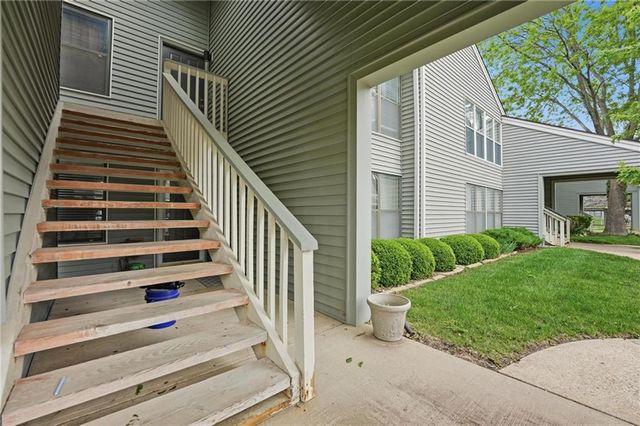 8861 W 106th Terrace, Overland Park, KS 66212