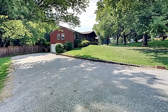 534 Whispering Hills Dr, Nashville, TN 37211