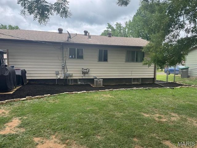209 Meadowbrook Drive, Farmington, MO 63640