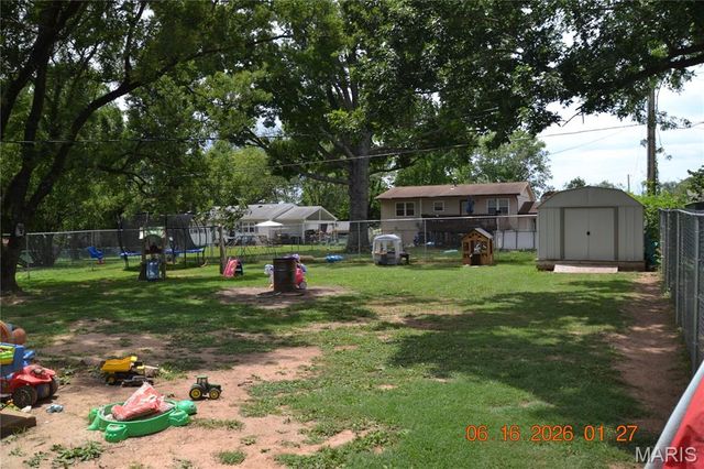 209 Meadowbrook Drive, Farmington, MO 63640