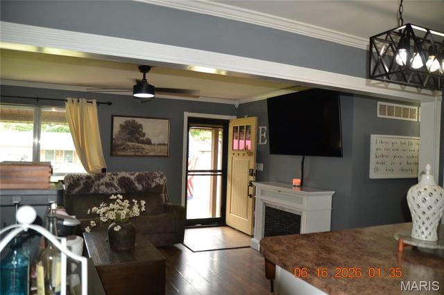 209 Meadowbrook Drive, Farmington, MO 63640