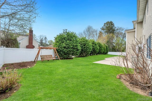 64 Muttontown Eastwoods Road, Syosset, NY 11791