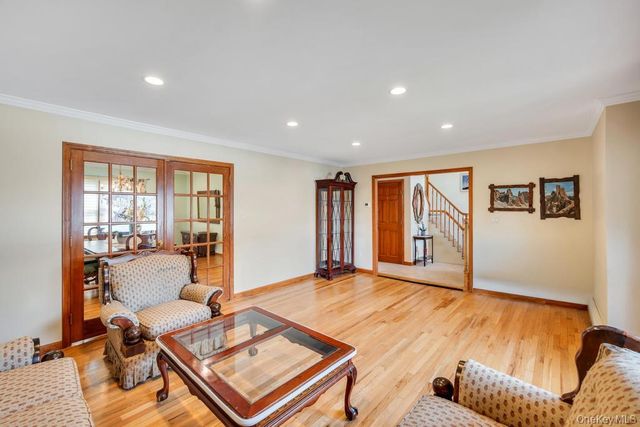 64 Muttontown Eastwoods Road, Syosset, NY 11791