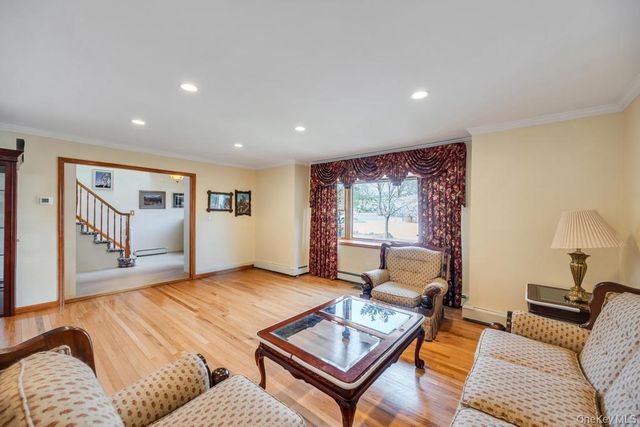 64 Muttontown Eastwoods Road, Syosset, NY 11791