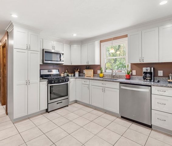 5 Forrest Rd, Westford, MA 01886