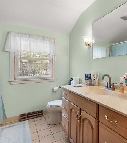 5 Forrest Rd, Westford, MA 01886