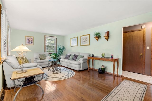 5 Forrest Rd, Westford, MA 01886
