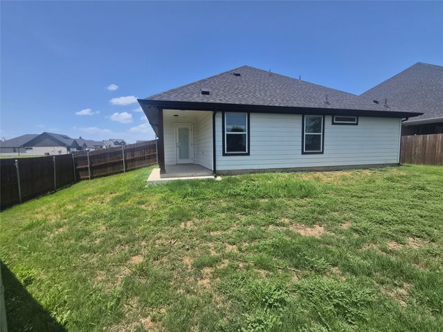 900 Tesslynn Avenue, Godley, TX 76044