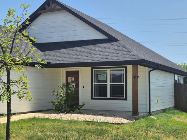 900 Tesslynn Avenue, Godley, TX 76044