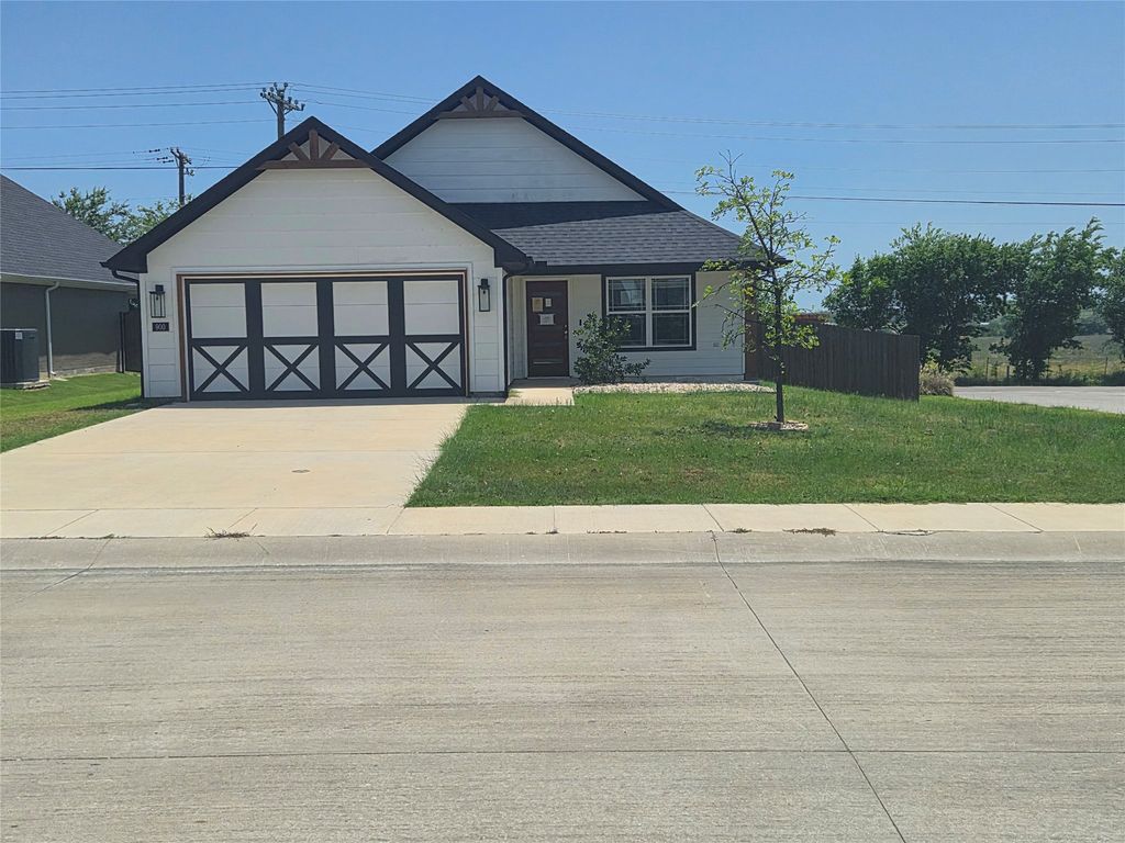 900 Tesslynn Avenue, Godley, TX 76044