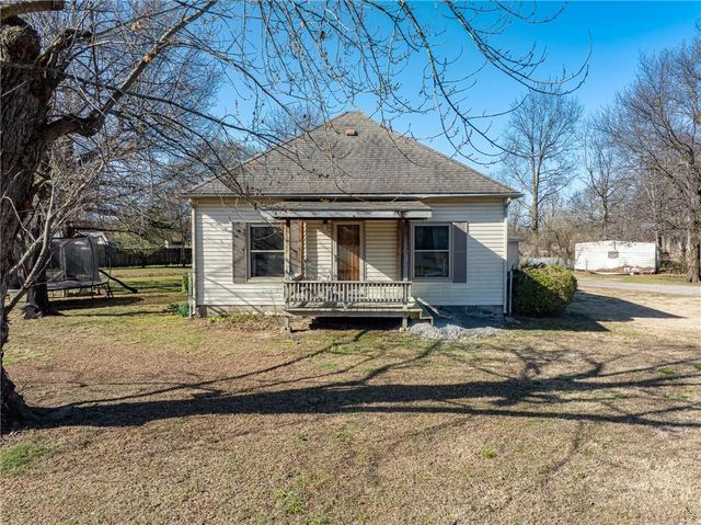 302 E 3rd Street, Scammon, KS 66773