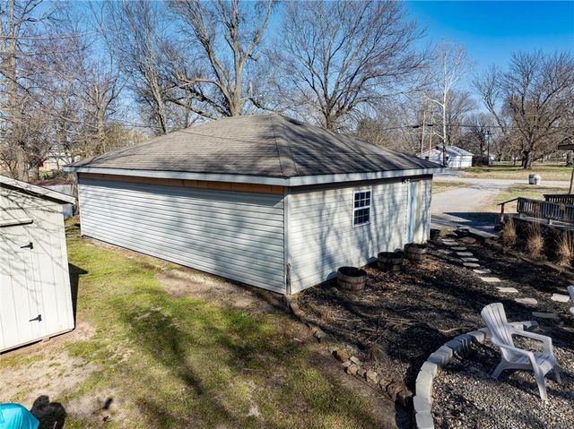 302 E 3rd Street, Scammon, KS 66773