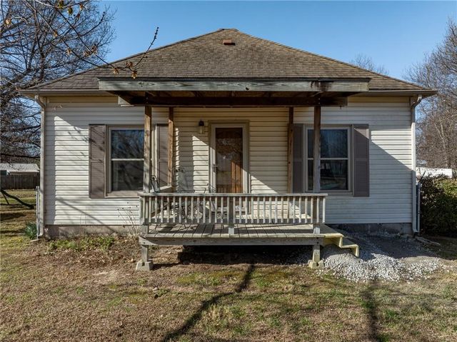 302 E 3rd Street, Scammon, KS 66773