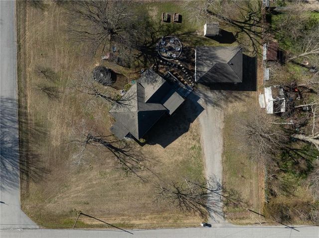 302 E 3rd Street, Scammon, KS 66773