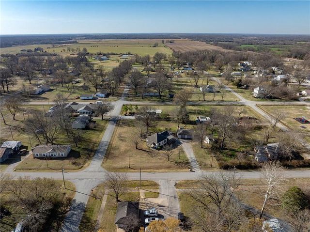 302 E 3rd Street, Scammon, KS 66773