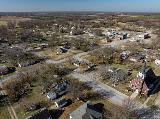 302 E 3rd Street, Scammon, KS 66773