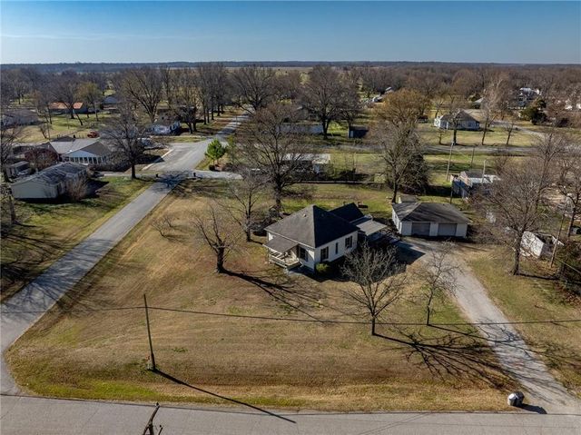 302 E 3rd Street, Scammon, KS 66773
