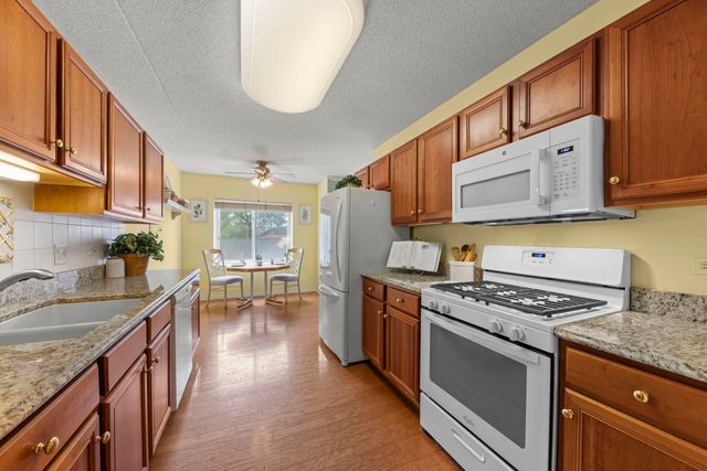31 E Grove Street 201, Lombard, IL 60148