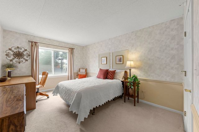 31 E Grove Street 201, Lombard, IL 60148