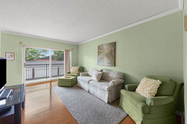 31 E Grove Street 201, Lombard, IL 60148